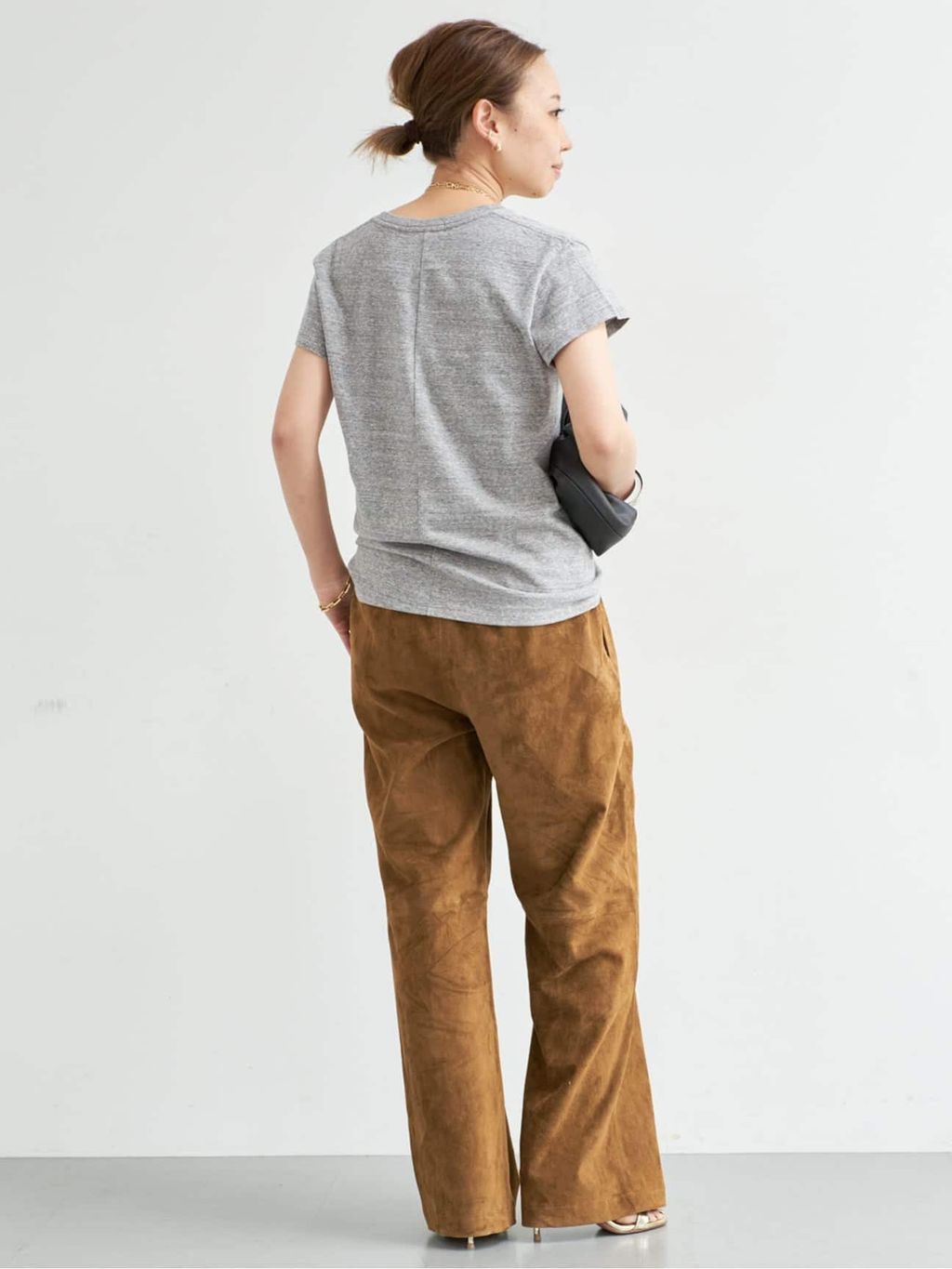 CALUX/キャラクス】 Vネック Tシャツのコーディネートスナップ（MIO