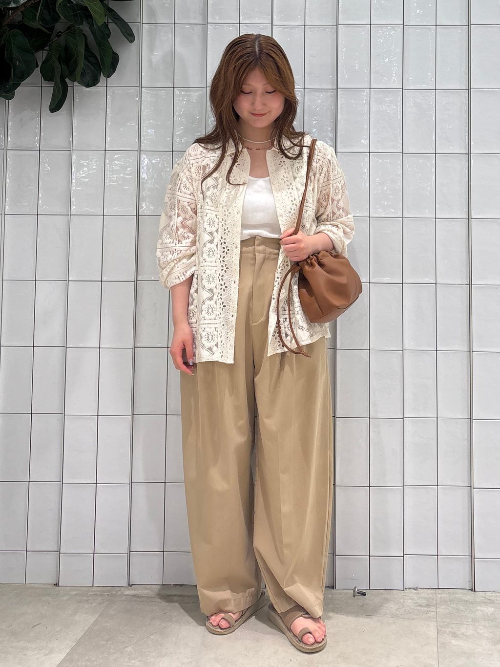 手洗い可 / レースembroideryシャツのコーディネートスナップ（ユイ