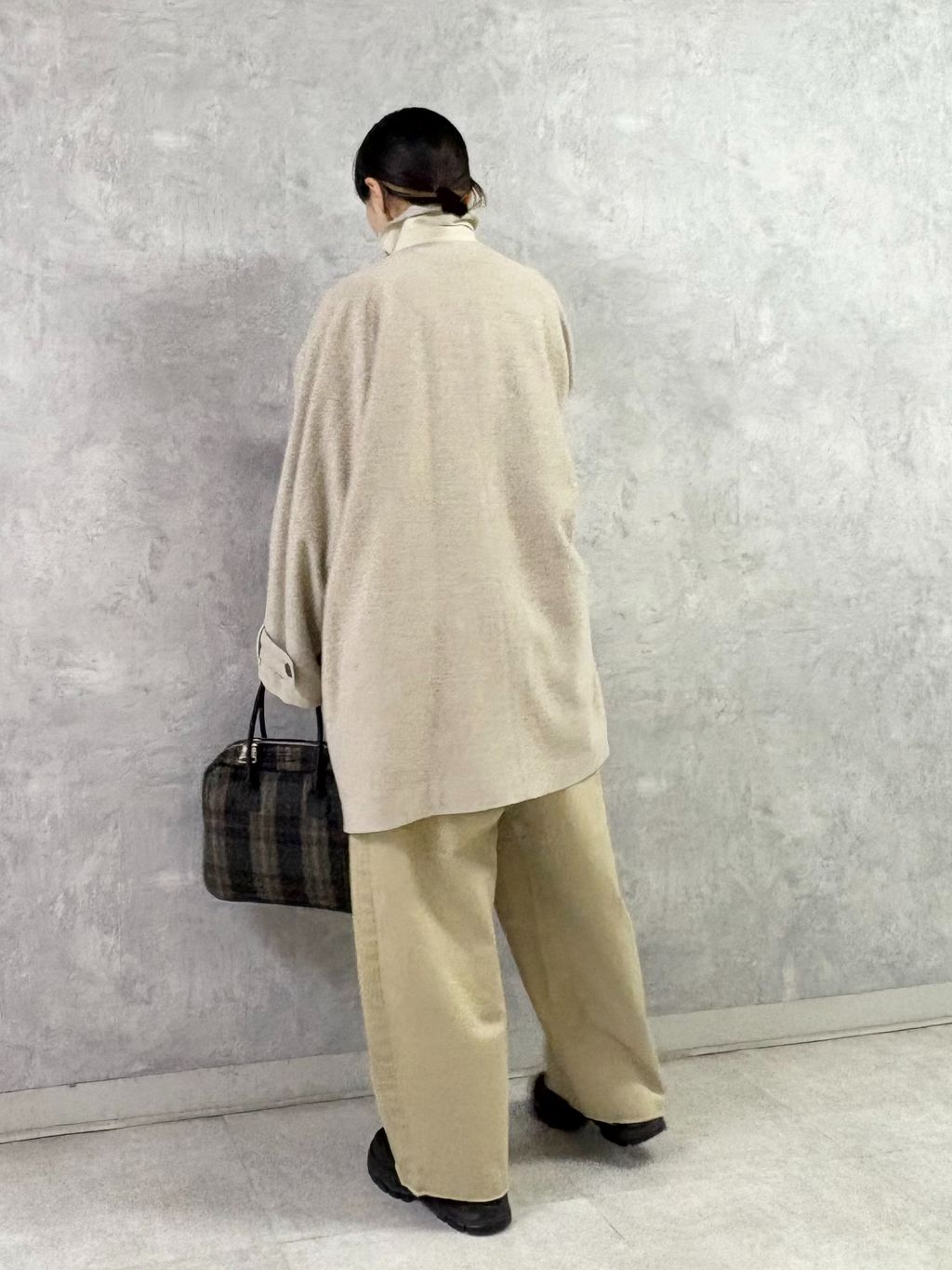 タフタ フリルプルオーバーのコーディネートスナップ（K.H）｜journal