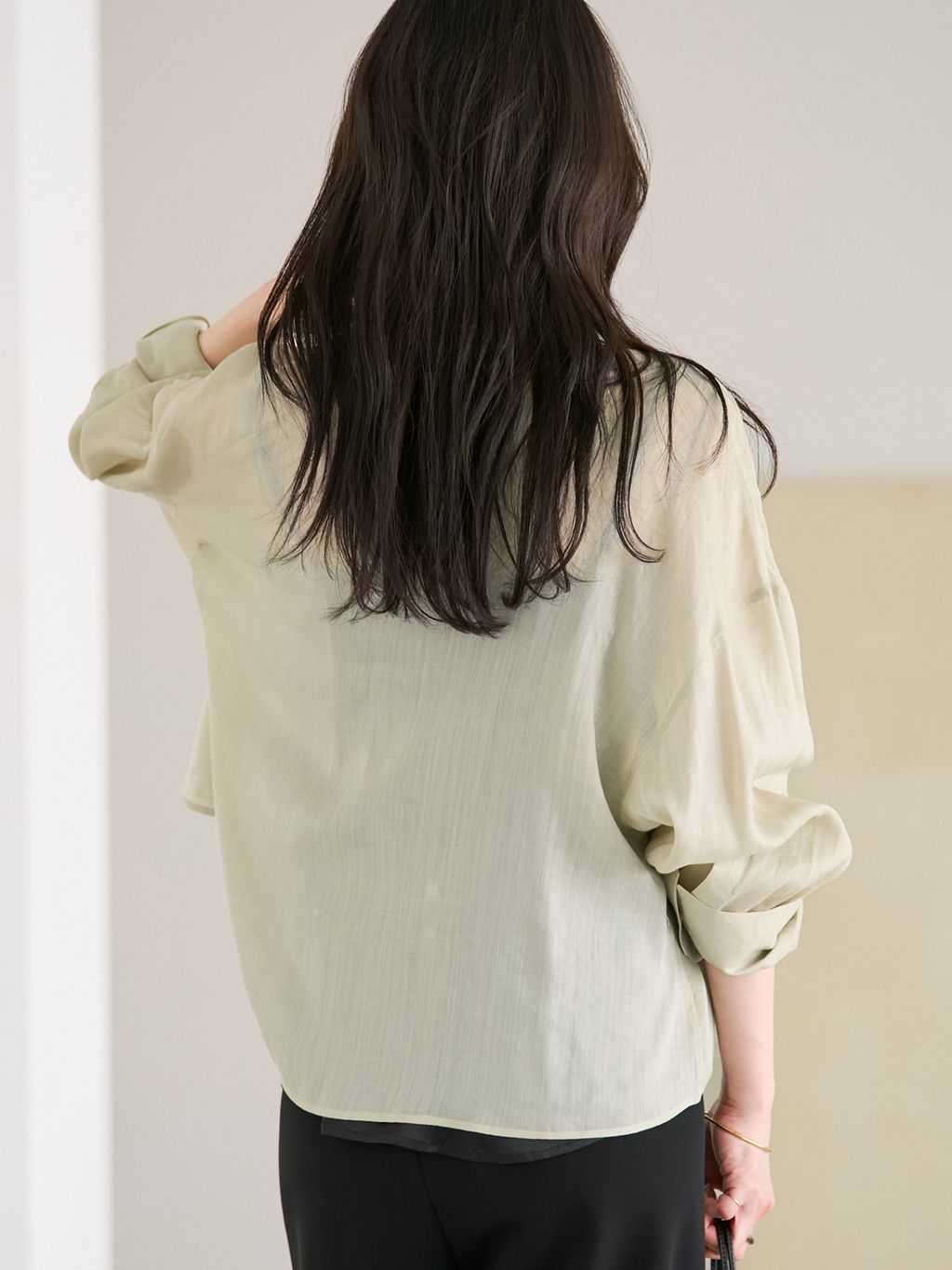 追加予約》RAMIE LYOCELL CROPPED シャツのコーディネートスナップ