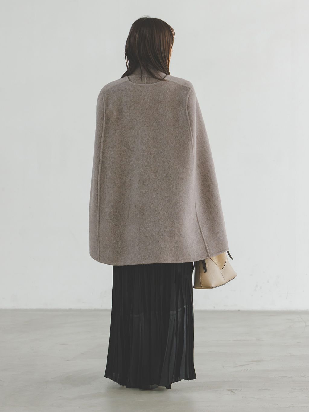 予約》【L'AUBEBLANC×NOBLE】 Dual Face Cape Coatのコーディネート
