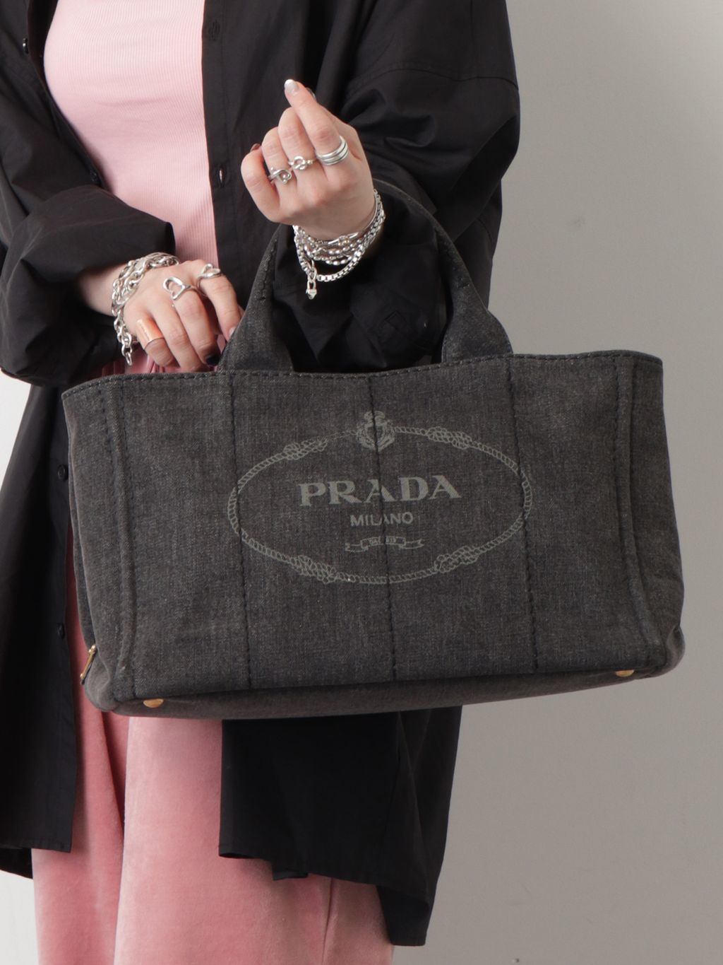 PRADA/プラダ】Canapa tote bag 2way denimのコーディネートスナップ