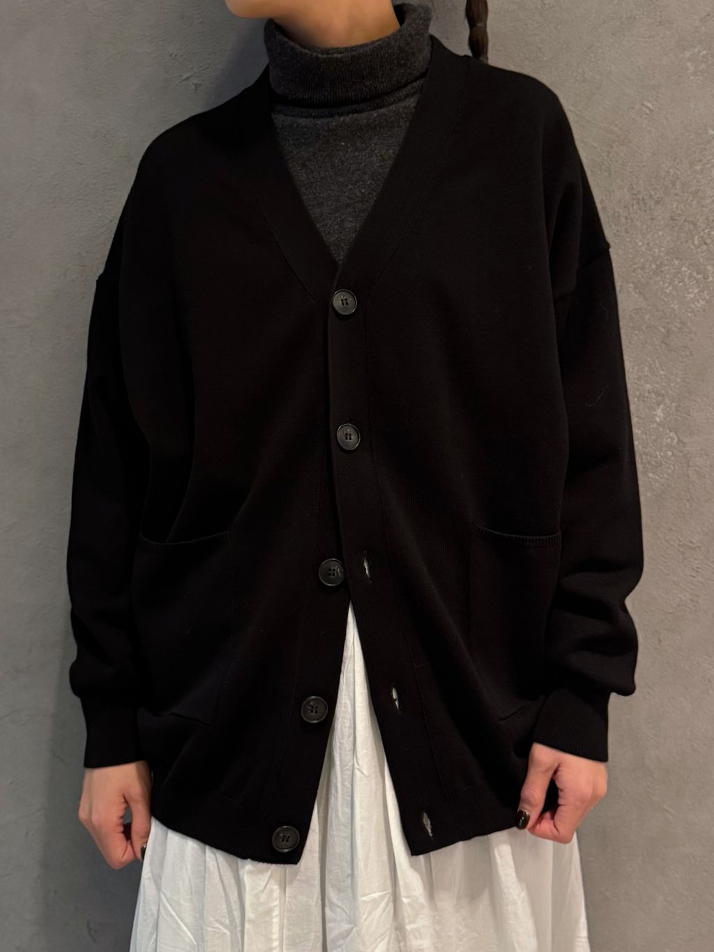 ハイツイストテンジク Vネックカーディガンのコーディネートスナップ