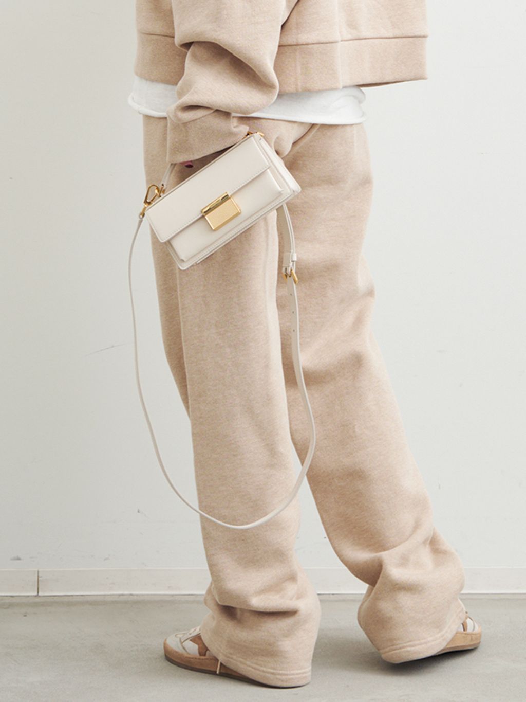 予約》【ENTIRE STUDIOS / エンタイアスタジオ】BOX CREW SWEATの