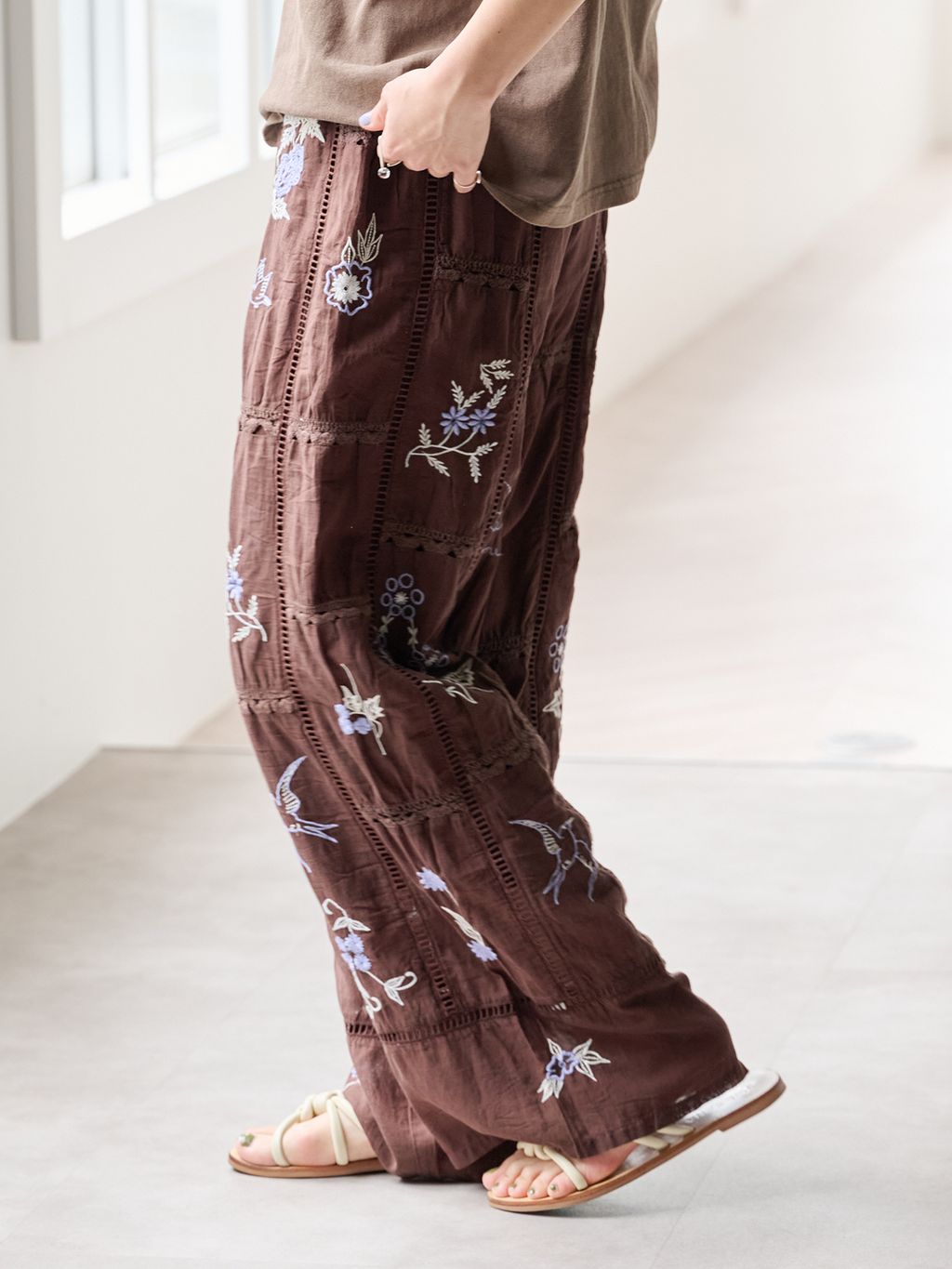 TODAYFUL Embroidery Patchwork Trousersのコーディネートスナップ