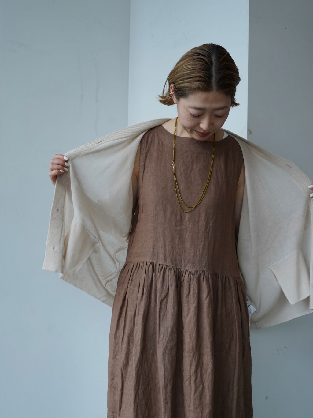 ARMEN】LINEN PLAIN BOAT NECK DRESSのコーディネートスナップ（Y.S