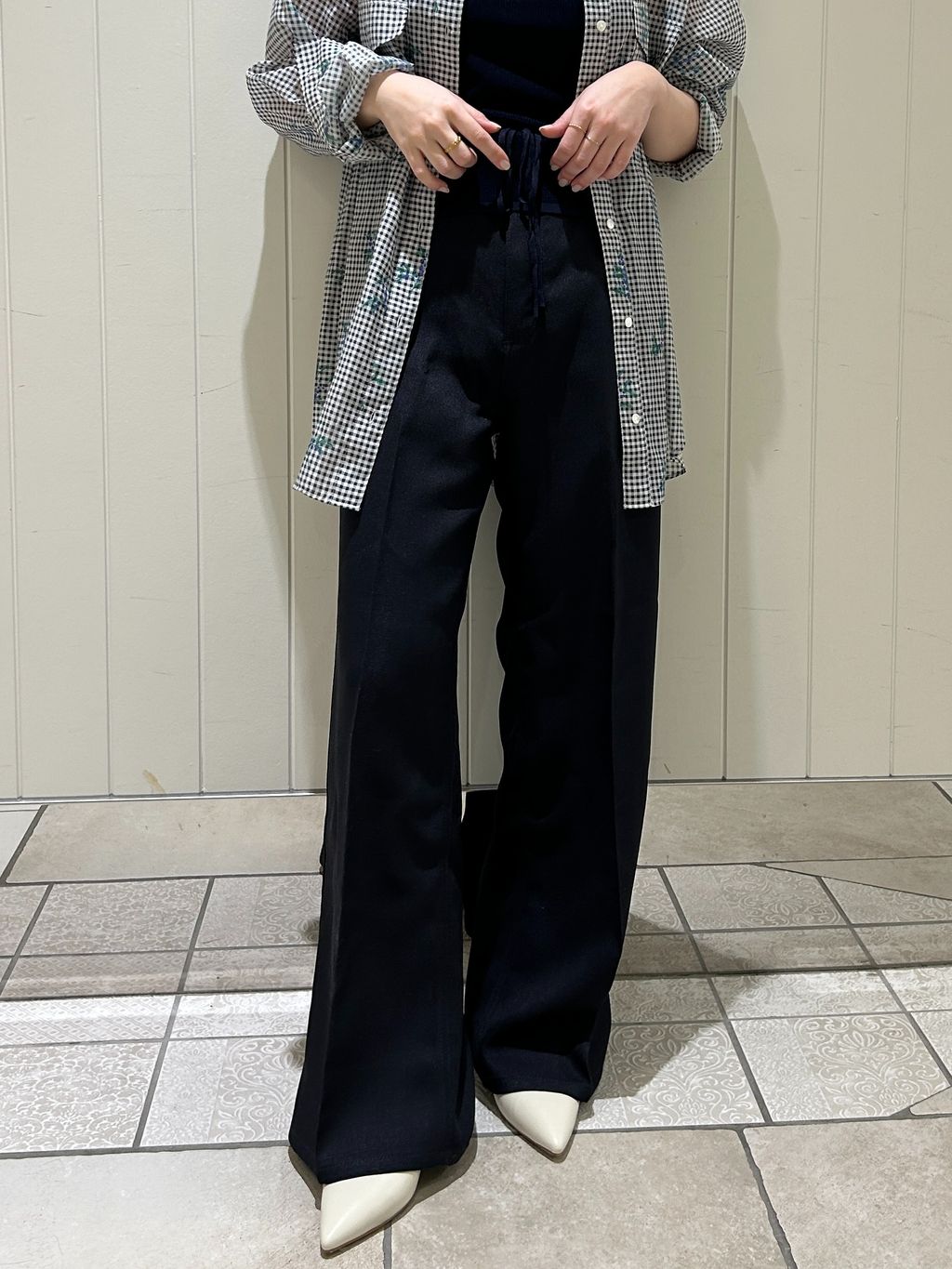 Margaux Dereume × SLOBE cotton silk mix シャツのコーディネート
