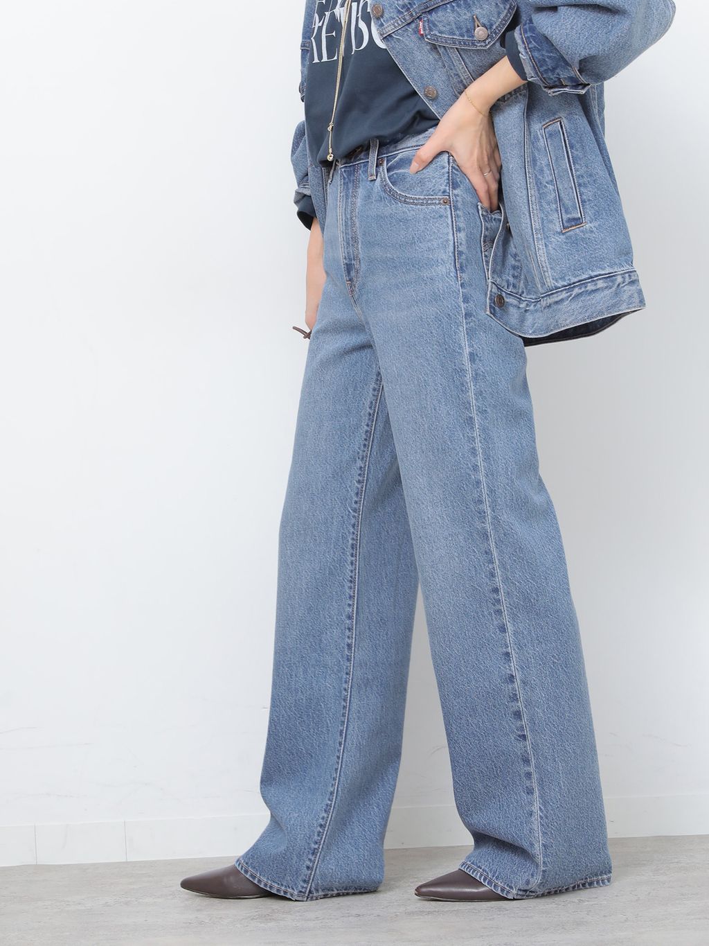 予約》［26SS新作］別注【LEVI'S】COLLARLESS XL TRUCKER：デニム