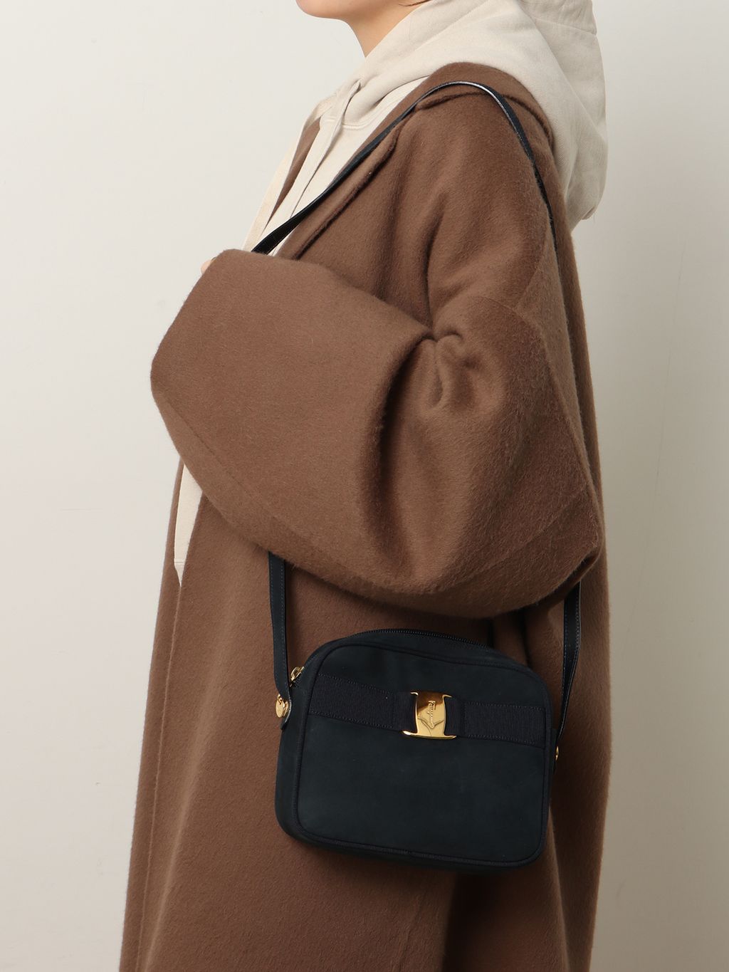 VINTAGE FERRAGAMO/フェラガモ】 Vara ショルダー バッグ suede