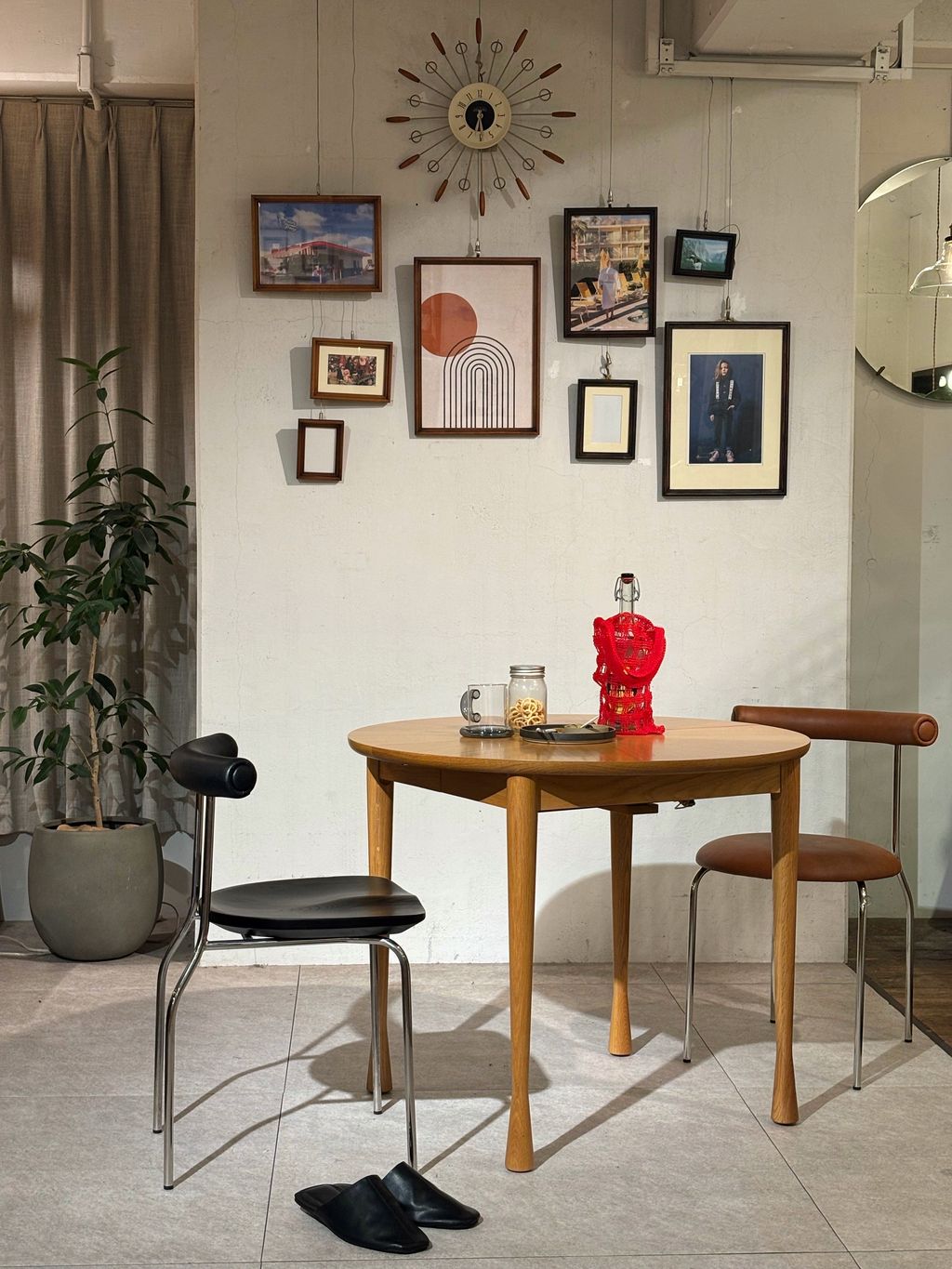 大型商品》LIOR CHAIR WOOD BK リオール チェアのコーディネート