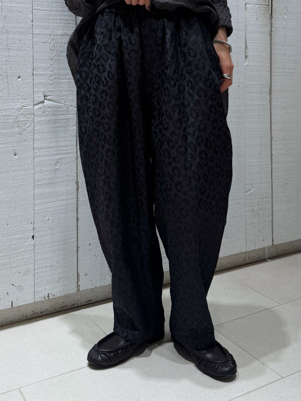 最終＊新品＊ジャーナルスタンダードラックス ARMEN リネンプルオーバー 黒 ARMEN】 BANDED COLLAR LONG SHIRT 85cmのコーディネートスナップ（Y.K