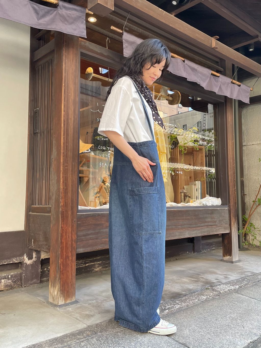 着画あり！お洒落journal standard luxeデニムサロペット 10OZデニムタックサロペットのコーディネートスナップ（A.Y）｜journal