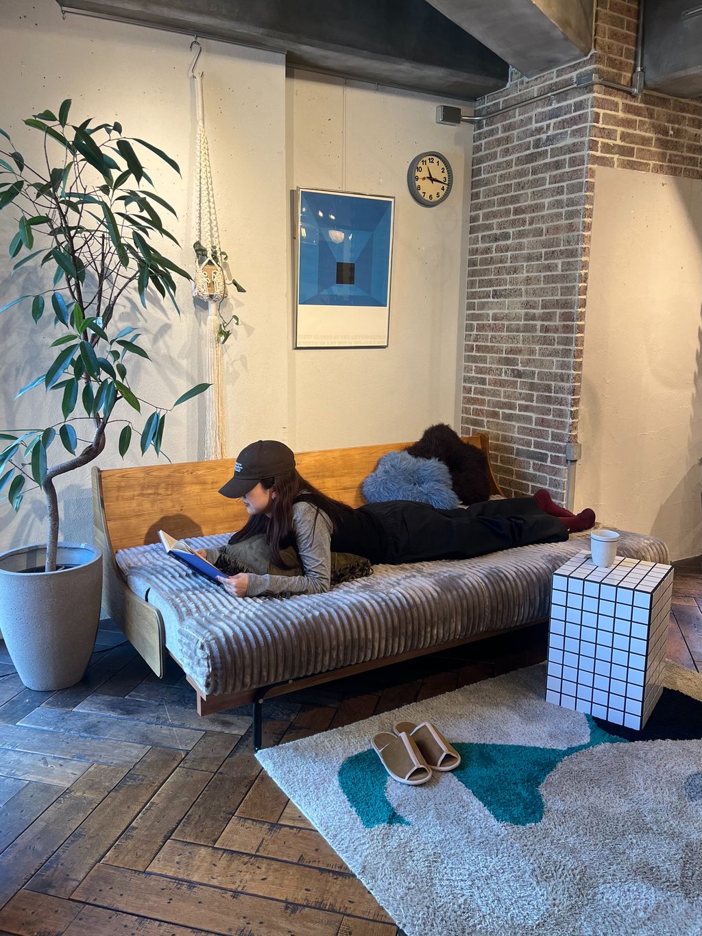 JOURNAL STANDARD FURNITURE