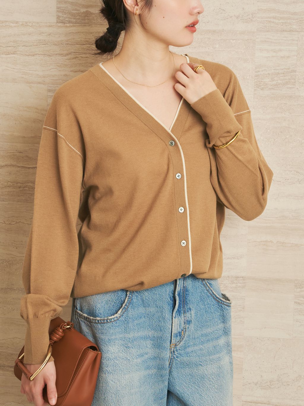 TWO TONE Vネック カーディガンのコーディネートスナップ（mizuka