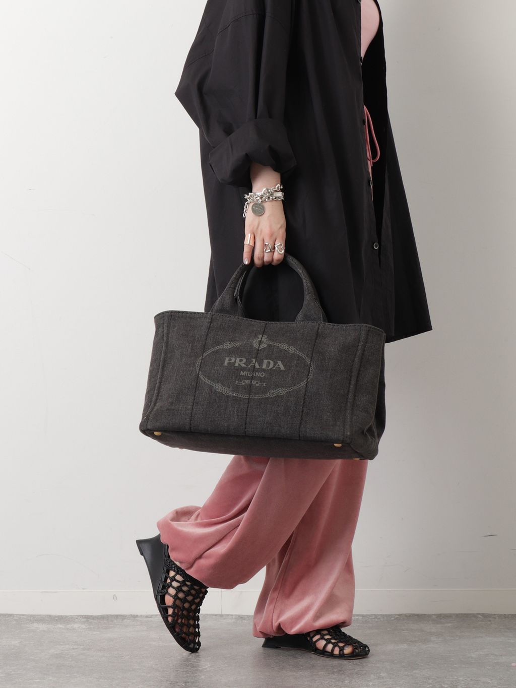 PRADA/プラダ】Canapa tote bag 2way denimのコーディネートスナップ