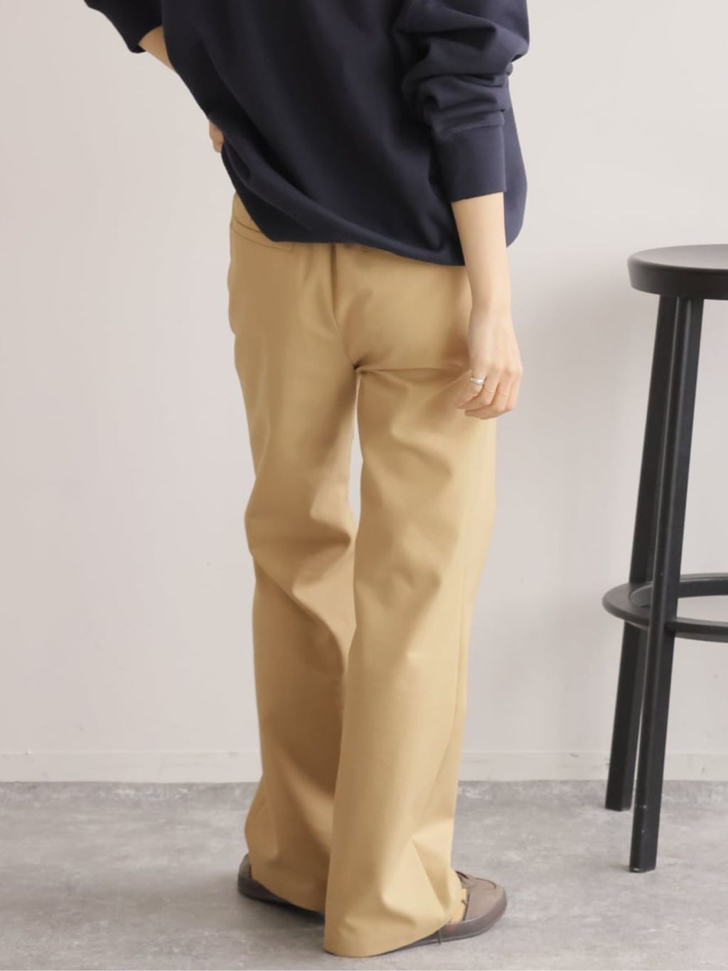 26SS新作］ストレッチツイルフレアパンツのコーディネートスナップ