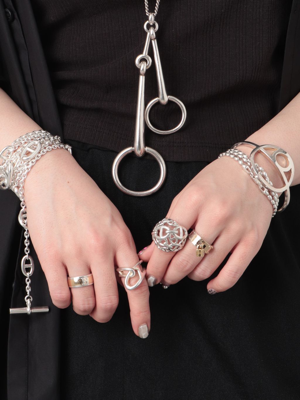 HERMES/エルメス】Mors 2 necklaceのコーディネートスナップ（Yuumi