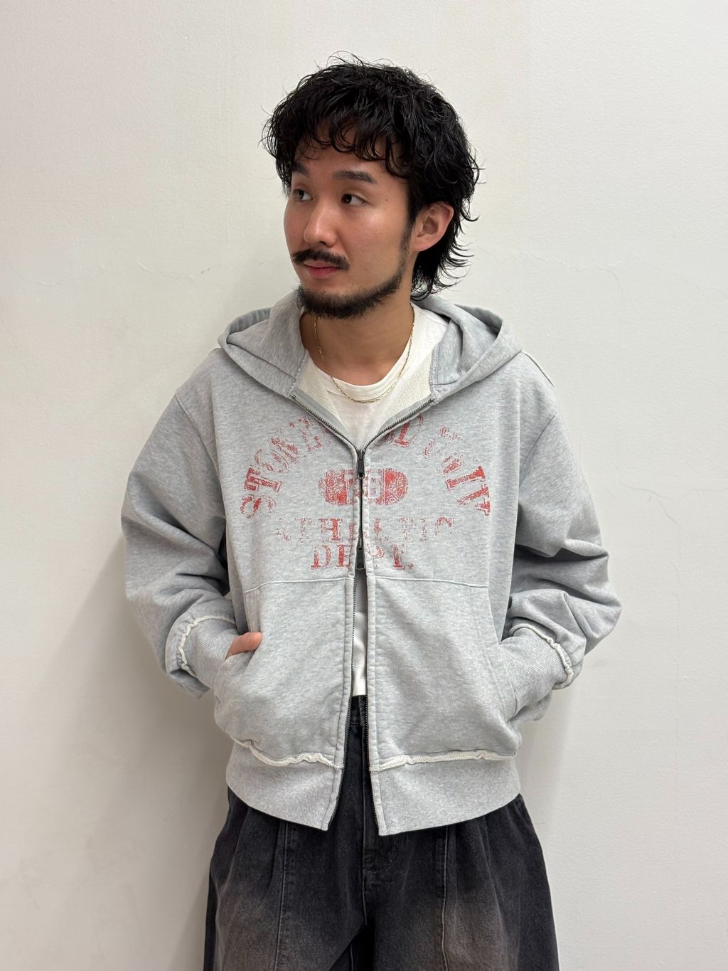 ブロークン プリント ジップ フーディのコーディネートスナップ