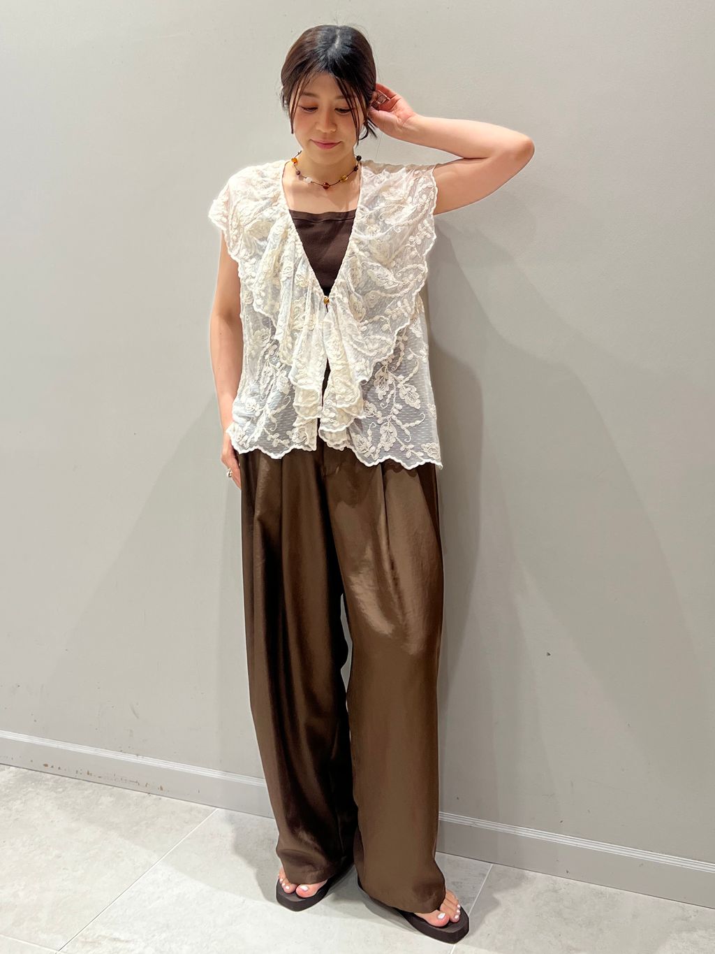 スカラレース ラッフルベストのコーディネートスナップ（Kaori）｜IENA