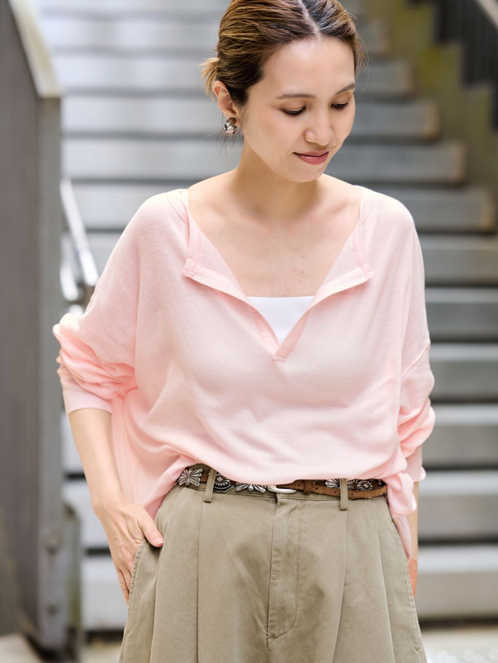 ≪追加予約≫SLOUCHY LIGHT CHINO パンツ 2のコーディネートスナップ