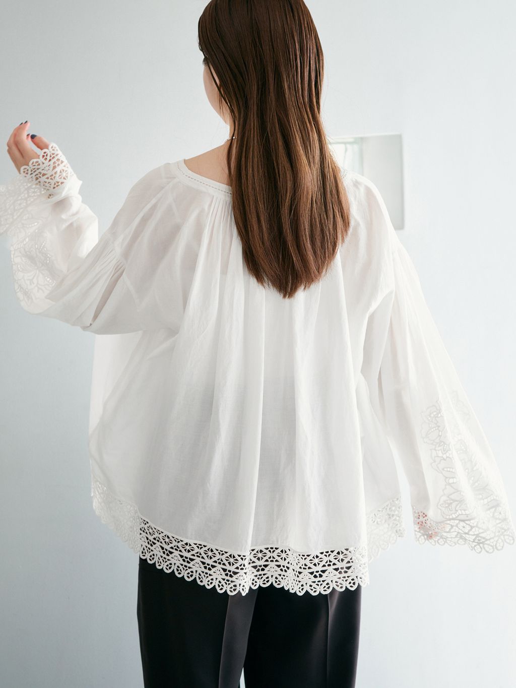 予約》カットワークレースブラウスのコーディネートスナップ（endo