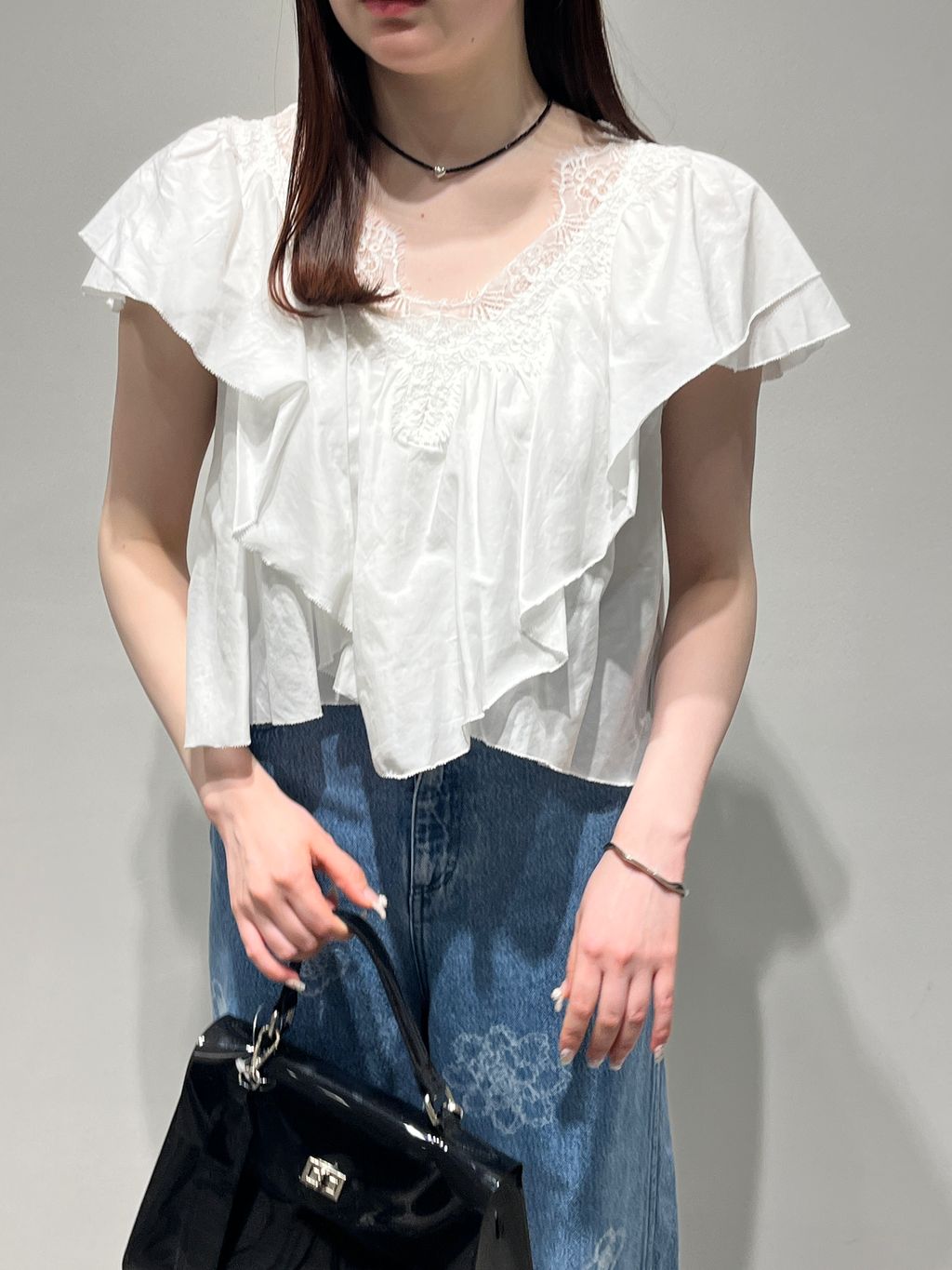 IENA LA BOUCLE レース Vネックブラウスのコーディネートスナップ
