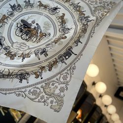 HERMES Vintageスカーフ 唯一無二の美しさ VINTAGE HERMES SCARF｜DECOUVERTE｜ブログ