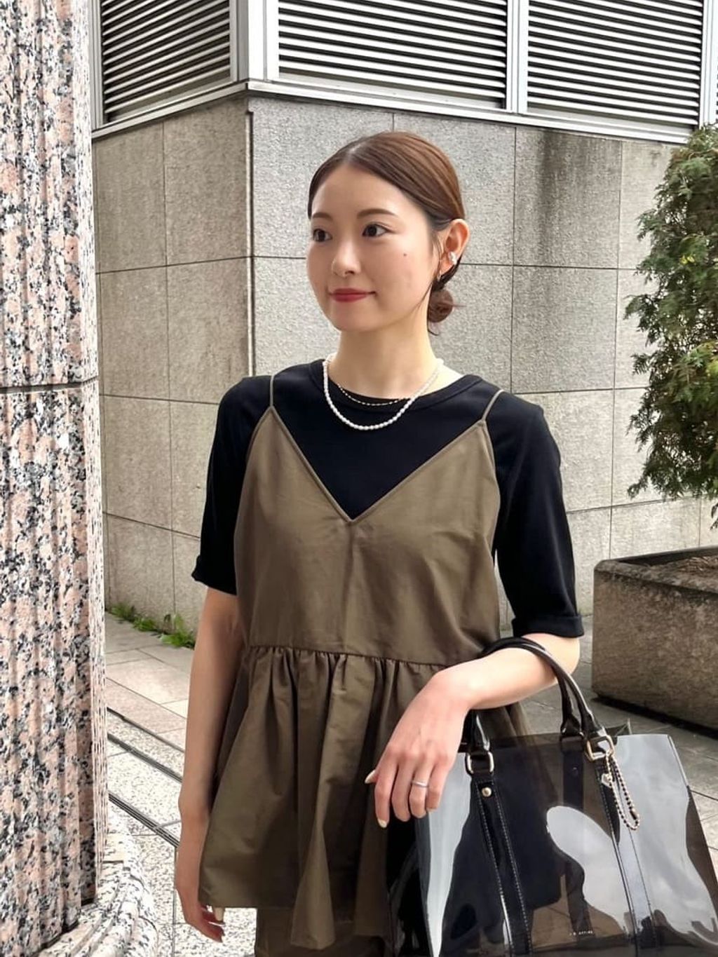 グログラン クロップドパンツのコーディネートスナップ（momoko