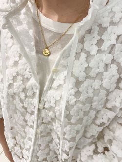 フラワー刺繍レース2WAYブラウスのコーディネートスナップ（hoya