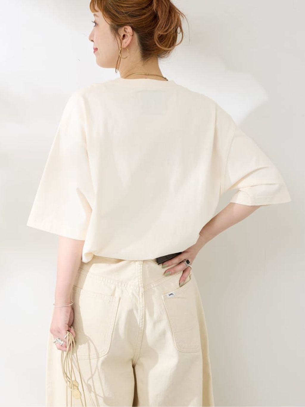 PLANET OF EARTH FLOWER EMB TEEのコーディネートスナップ（Kanako