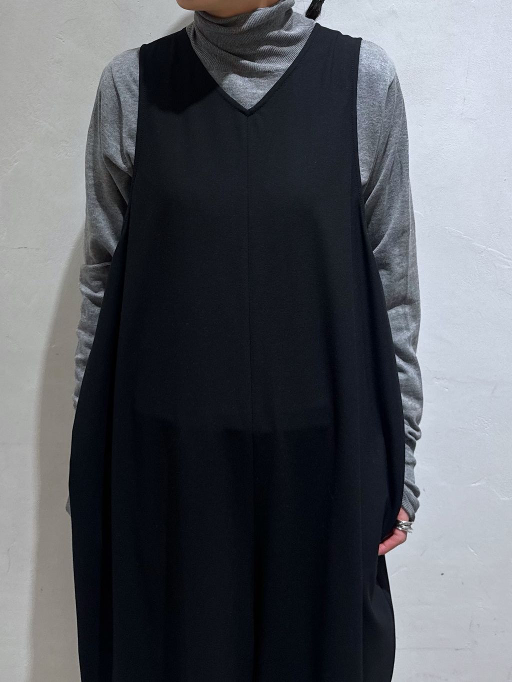 TRストレッチ Vネックサロペットのコーディネートスナップ（Y.K