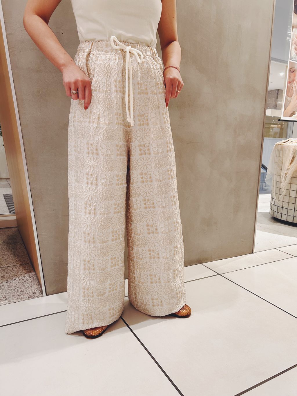 IENA LA BOUCLE フラワーJQストリングパンツのコーディネートスナップ 