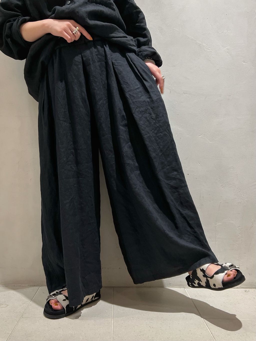レオパリネン タックパンツのコーディネートスナップ（MM）｜journal