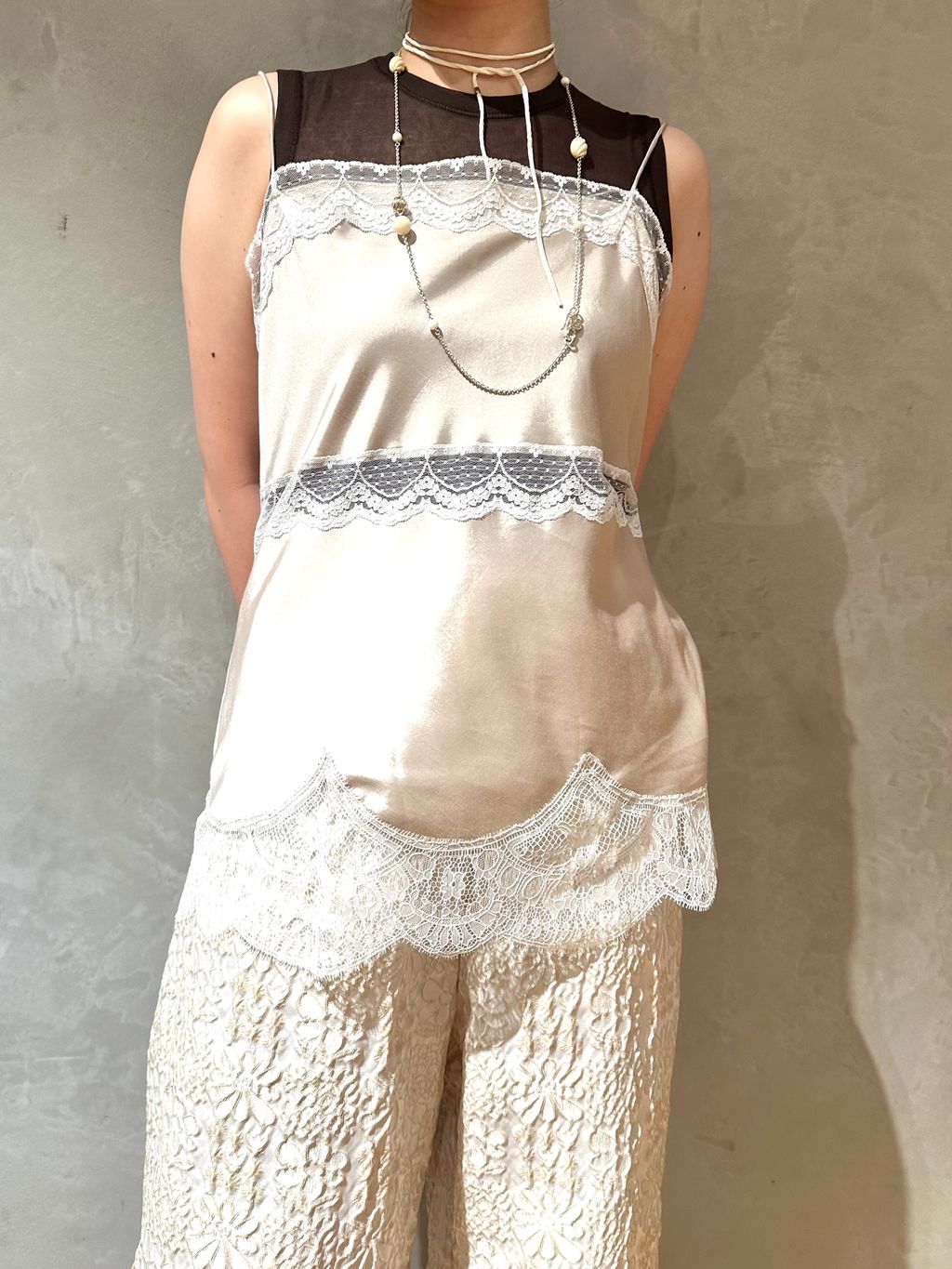 IENA LA BOUCLE サテンレースコンビキャミソールのコーディネート