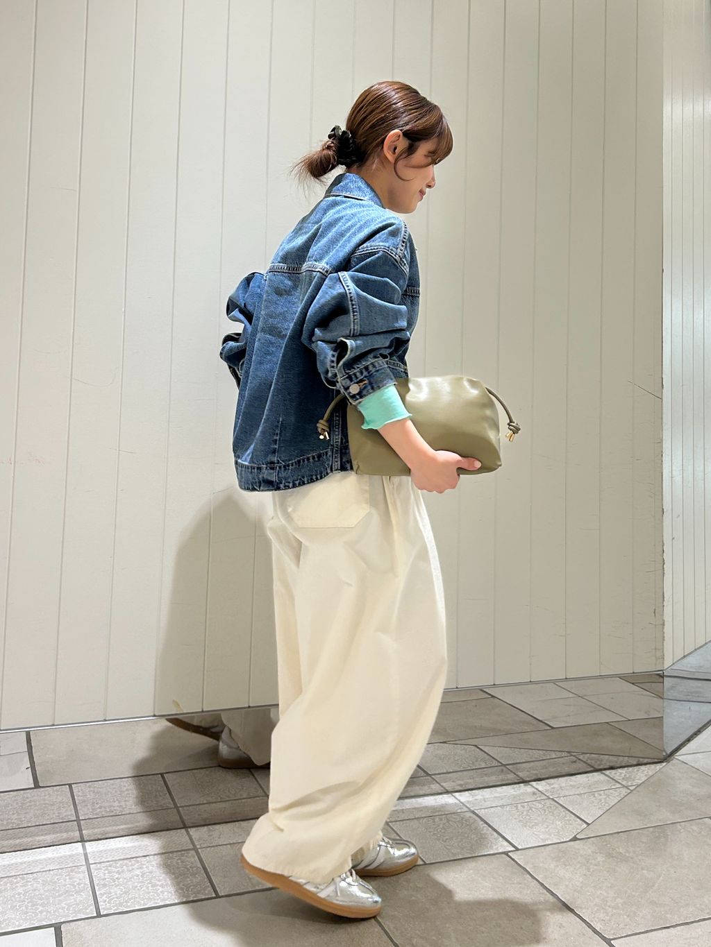 撥水中綿ステンカラーコートのコーディネートスナップ（hina）｜SLOBE