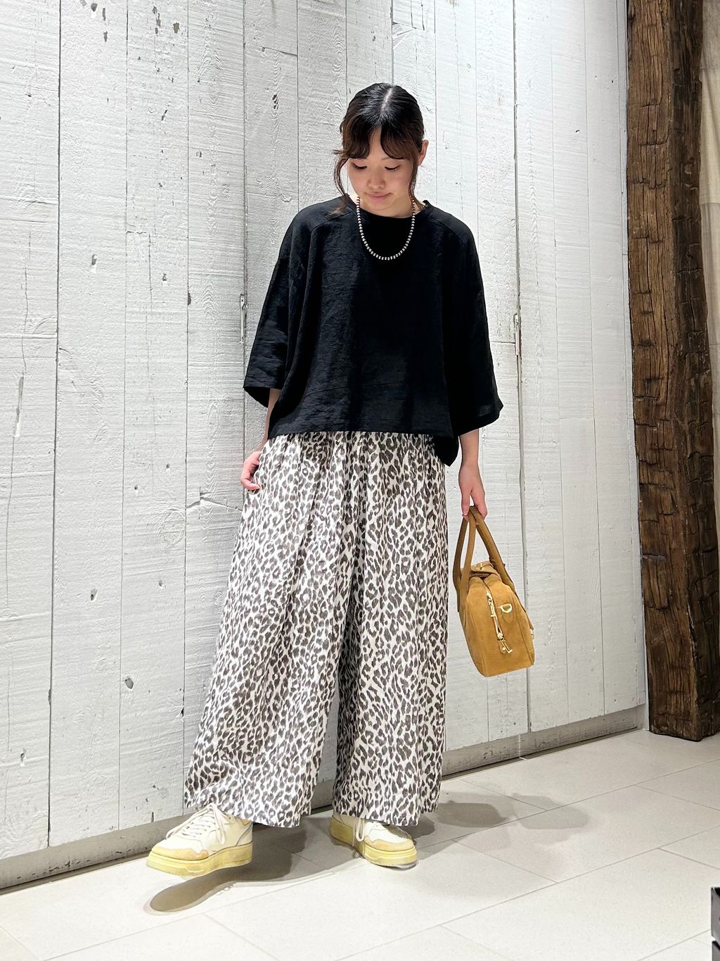 レオパリネン タックパンツのコーディネートスナップ（N.H）｜journal