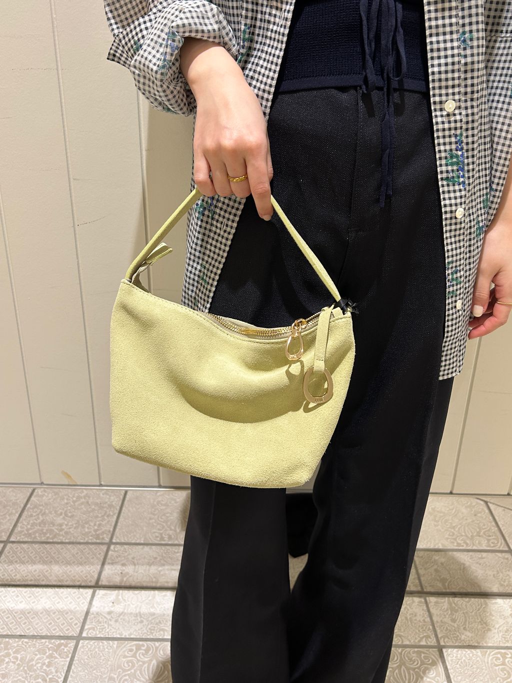 Margaux Dereume × SLOBE cotton silk mix シャツのコーディネート