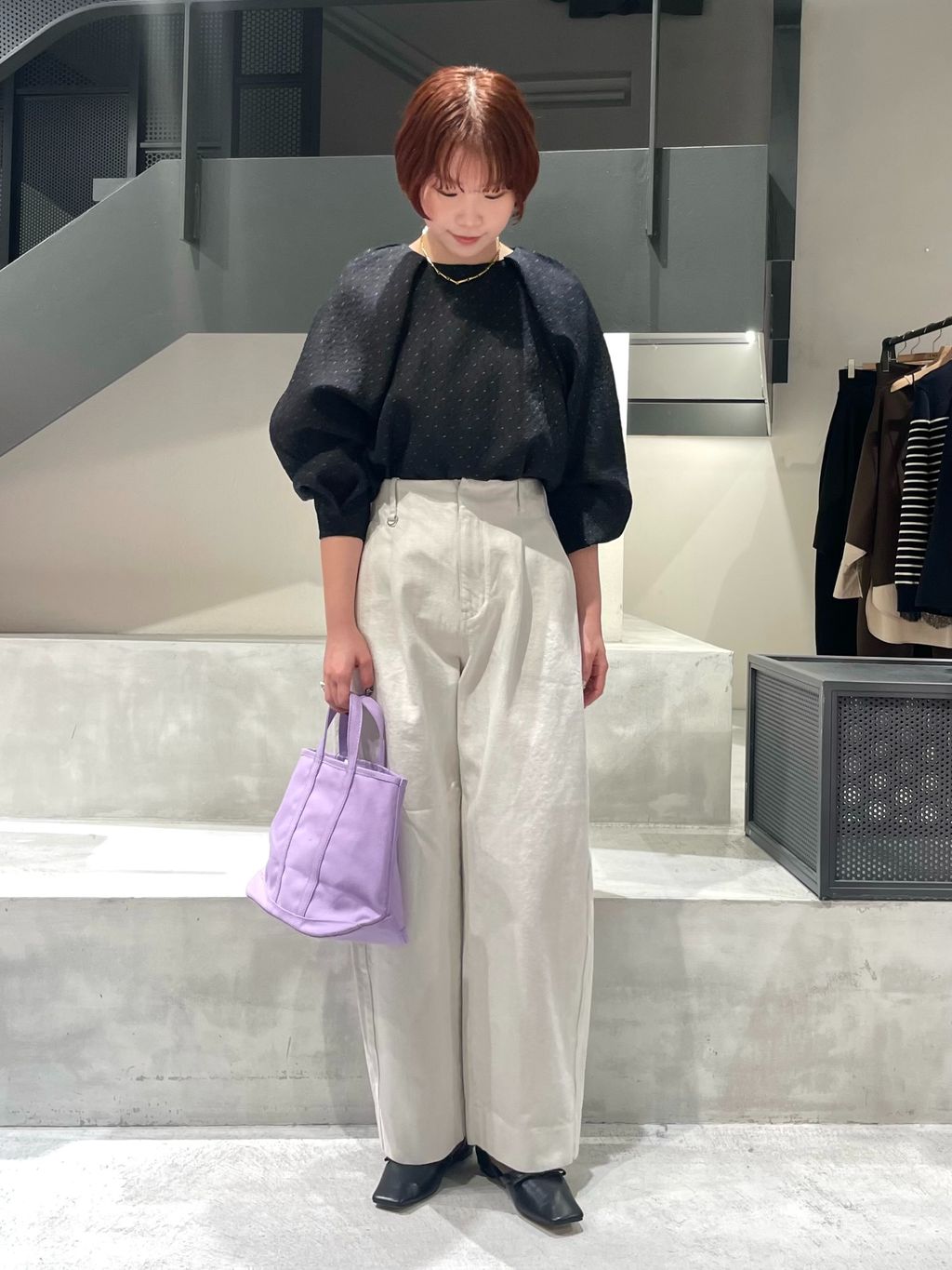 &NAVY オーガンジージャガードタックブラウスのコーディネートスナップ