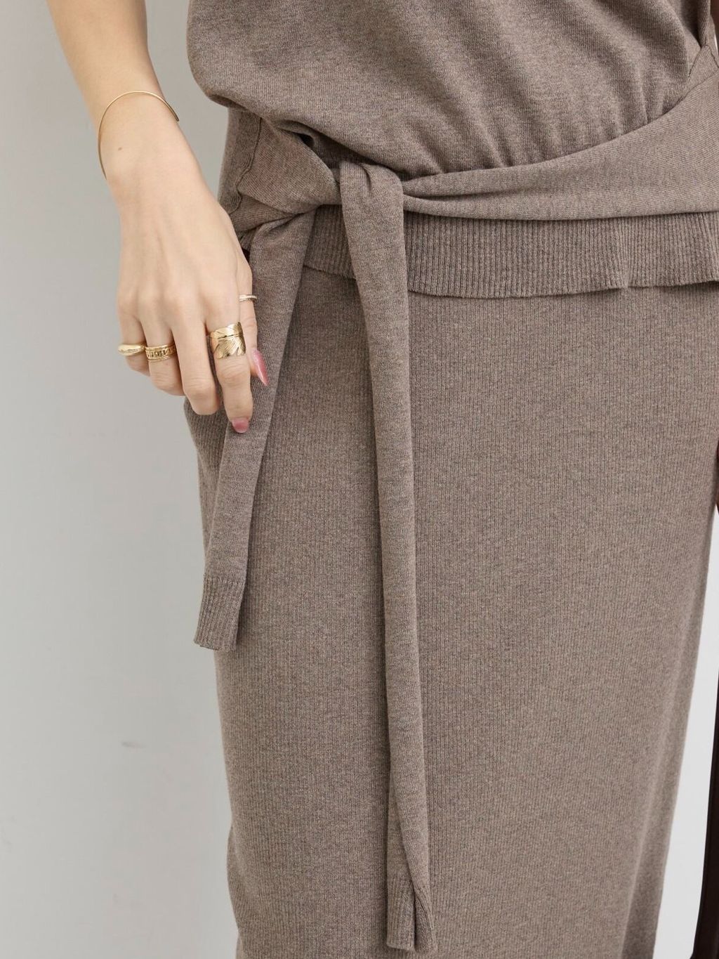BELTED WRAP KNITのコーディネートスナップ（STAFF.S）｜L