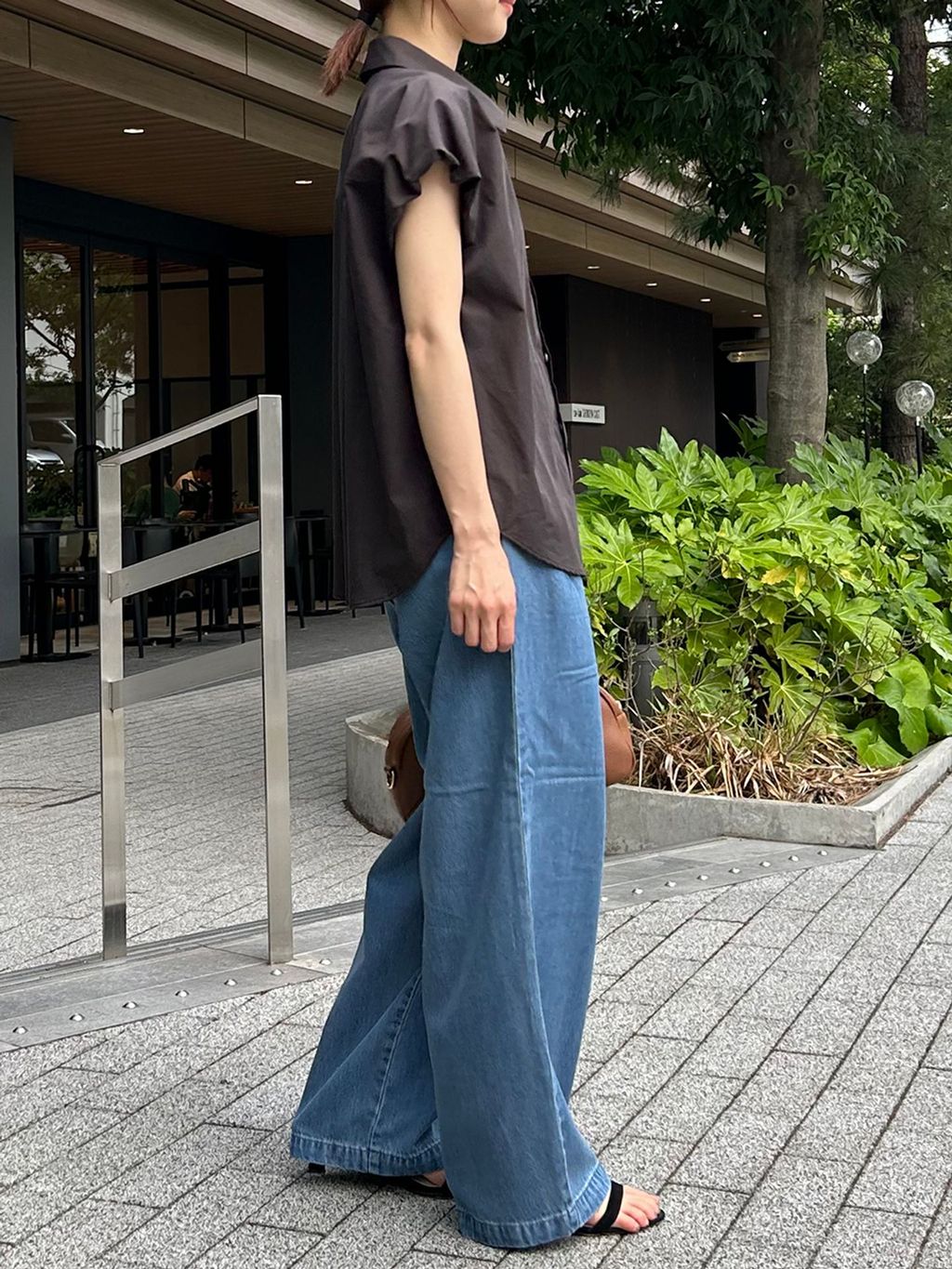 4サイズ展開》LEDENIM TUCK TROUSERデニムのコーディネートスナップ