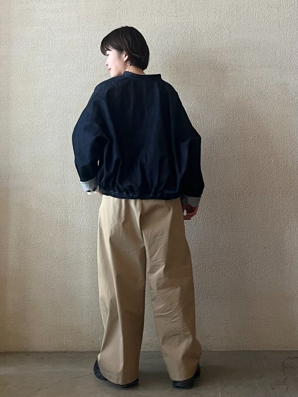 SUNDAY ハンサムチノパンツのコーディネートスナップ（A.D）｜journal