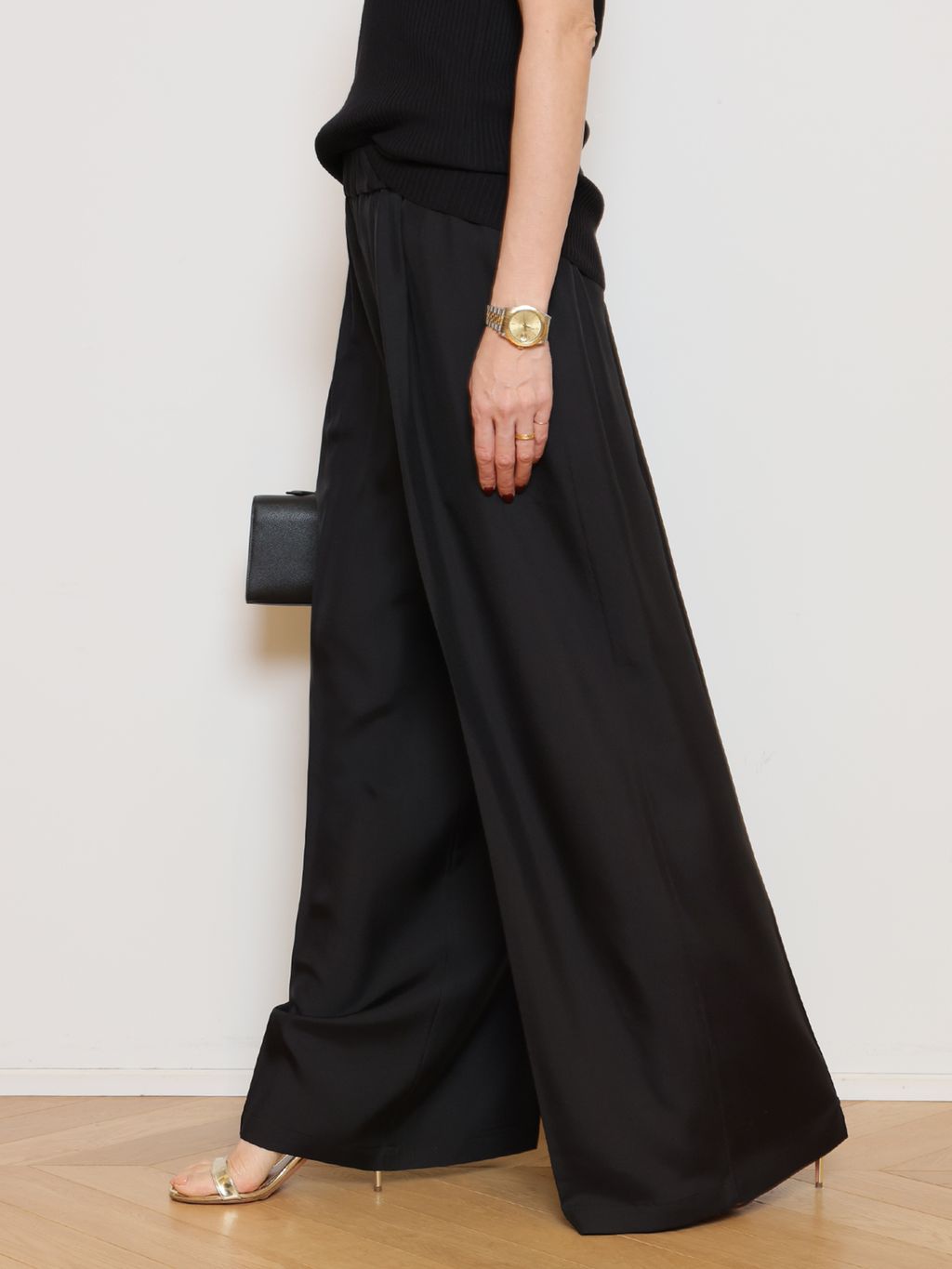 SAVETTE/サヴェット】SLIM SYMMETRY POCHETTEのコーディネートスナップ