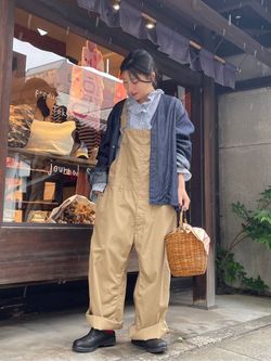 リヨセルデニム Vネックシャツのコーディネートスナップ（R.T 