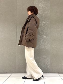 フェザーライト撥水モンスターダウンのコーディネートスナップ（Yumika