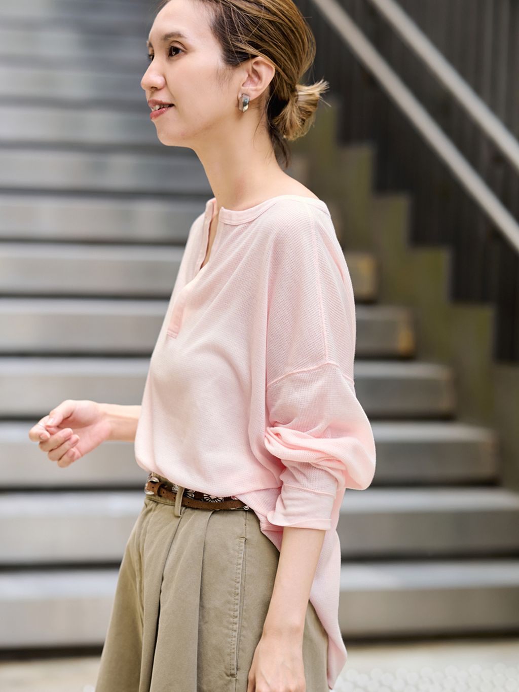 ≪追加予約≫SLOUCHY LIGHT CHINO パンツ 2のコーディネートスナップ