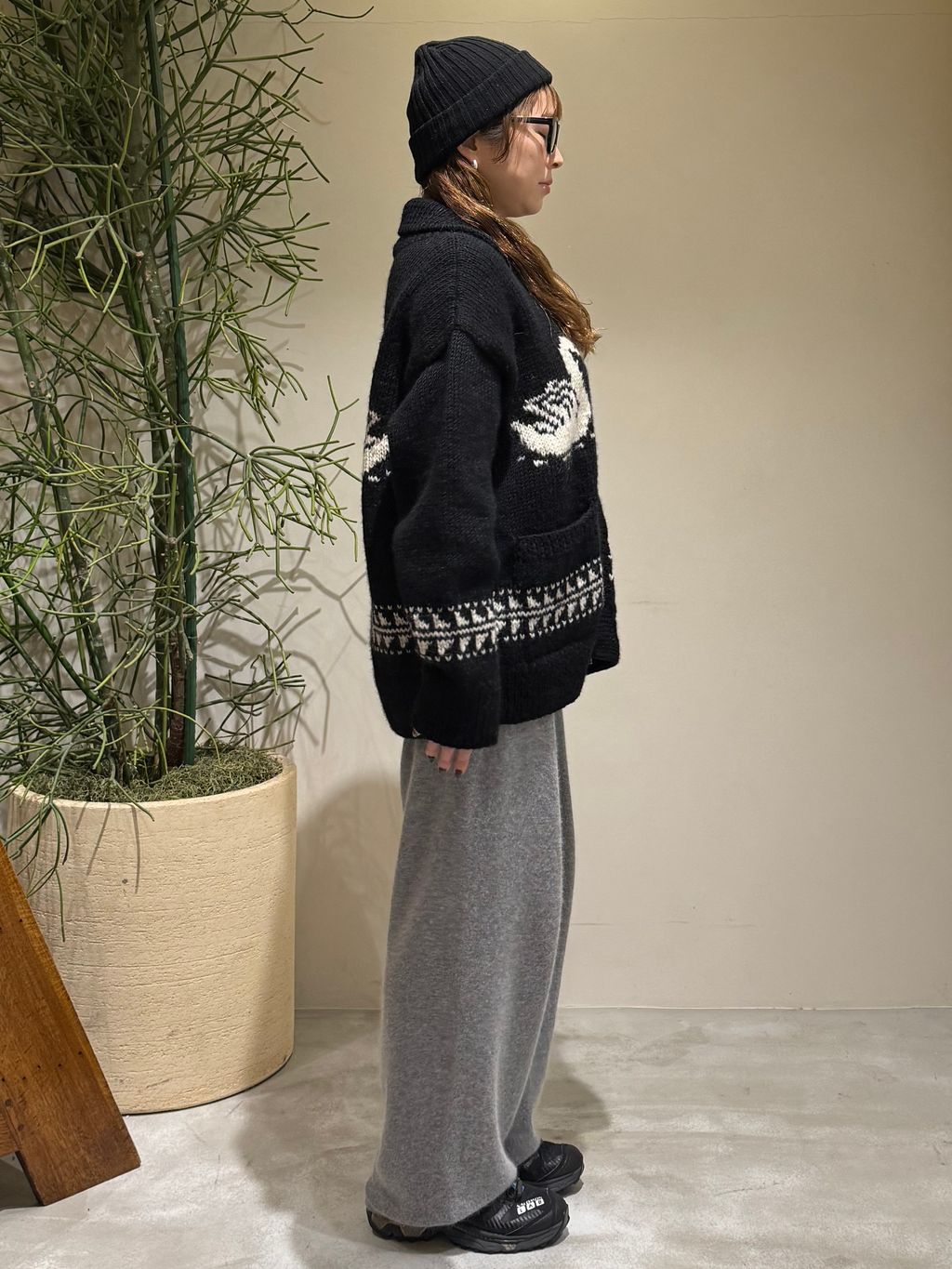 ネパールスワンカウチンハンドニットカーディガンのコーディネート