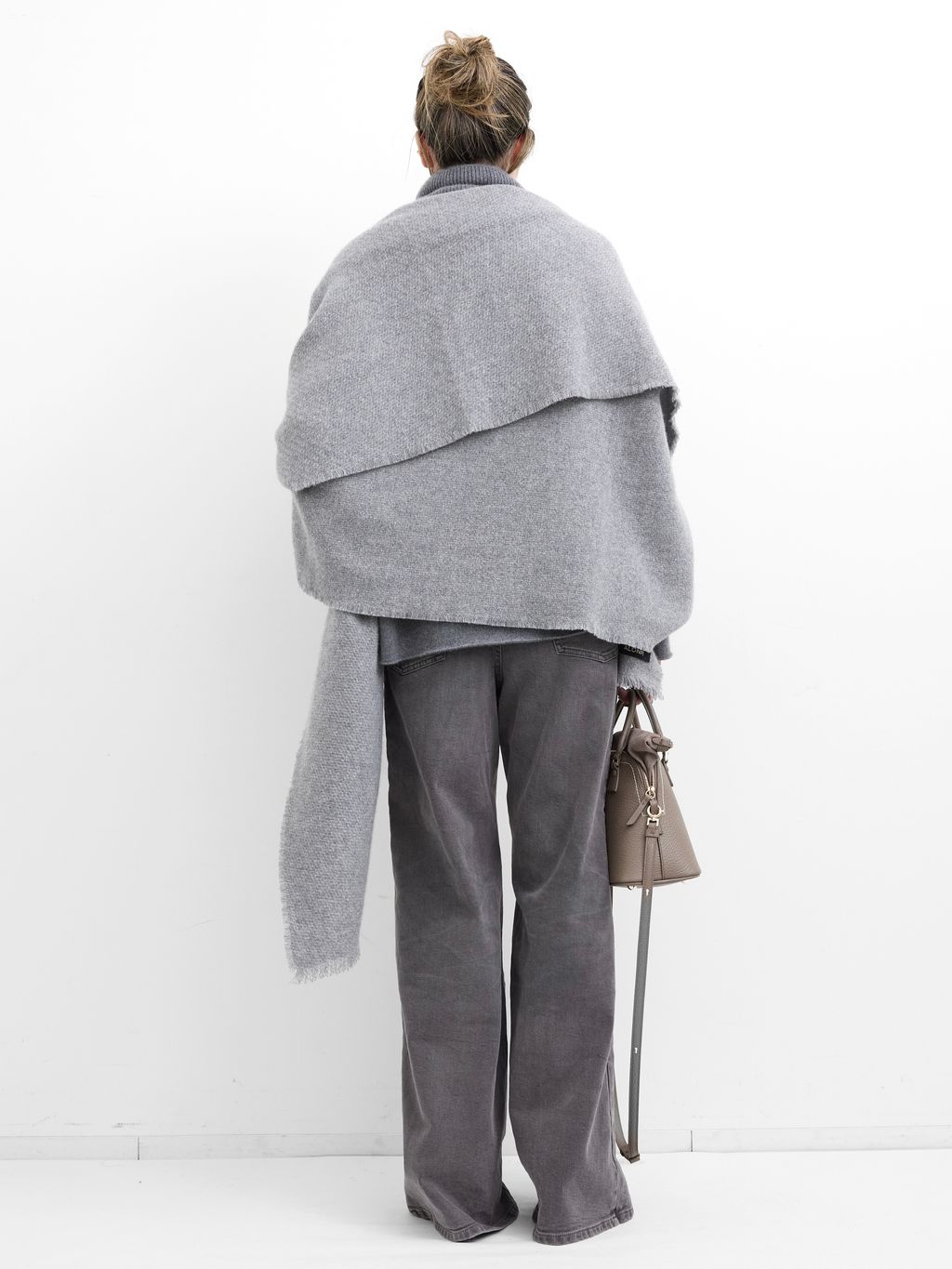 ALONPI/アロンピ】CASHEMERE STOLEのコーディネートスナップ（BUYER.N