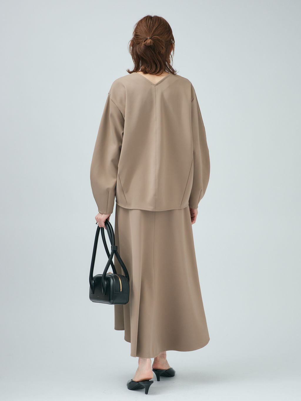 予約》ダンボールコクーンシルエットプルオーバーのコーディネート