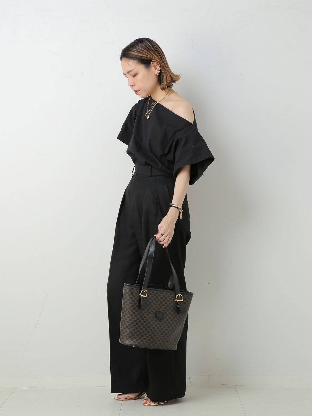 DECOUVERTE ☆ 10K square onyx pierce(両耳) 10K square onyx pierce(両耳)のコーディネートスナップ（maki