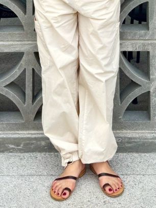 人, 建物, 屋外, 衣料 が含まれている画像

AI 生成コンテンツは誤りを含む可能性があります。